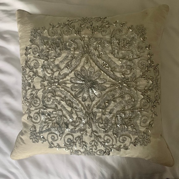 OFFWHITE WITH SILVER DETAIL THROW PILLOW - Picture 3 of 5